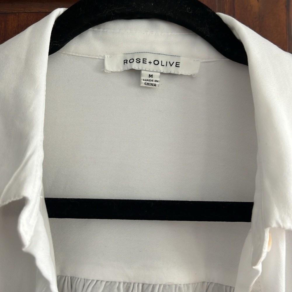 Rose+Olive white cropped shirt- size -M - Picture 2 of 3
